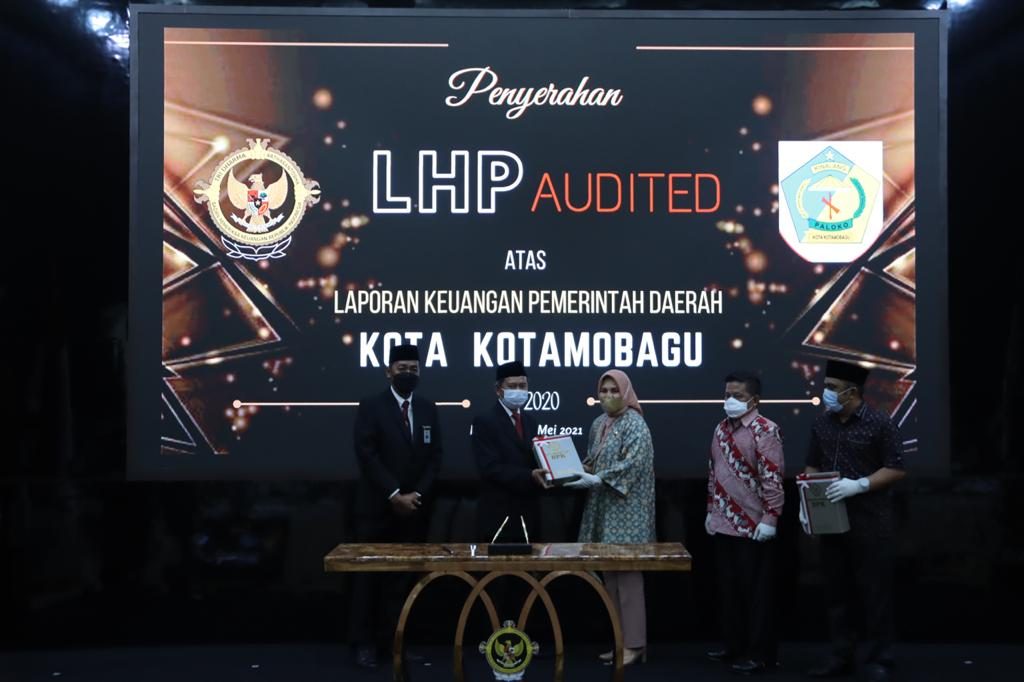 Penyerahan LHP atas LKPD Pemerintah Kota Kotamobagu Tahun Anggaran 2020 dengan opini WTP